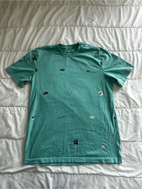 Nike Men's - The Nike Tee - Logo Print